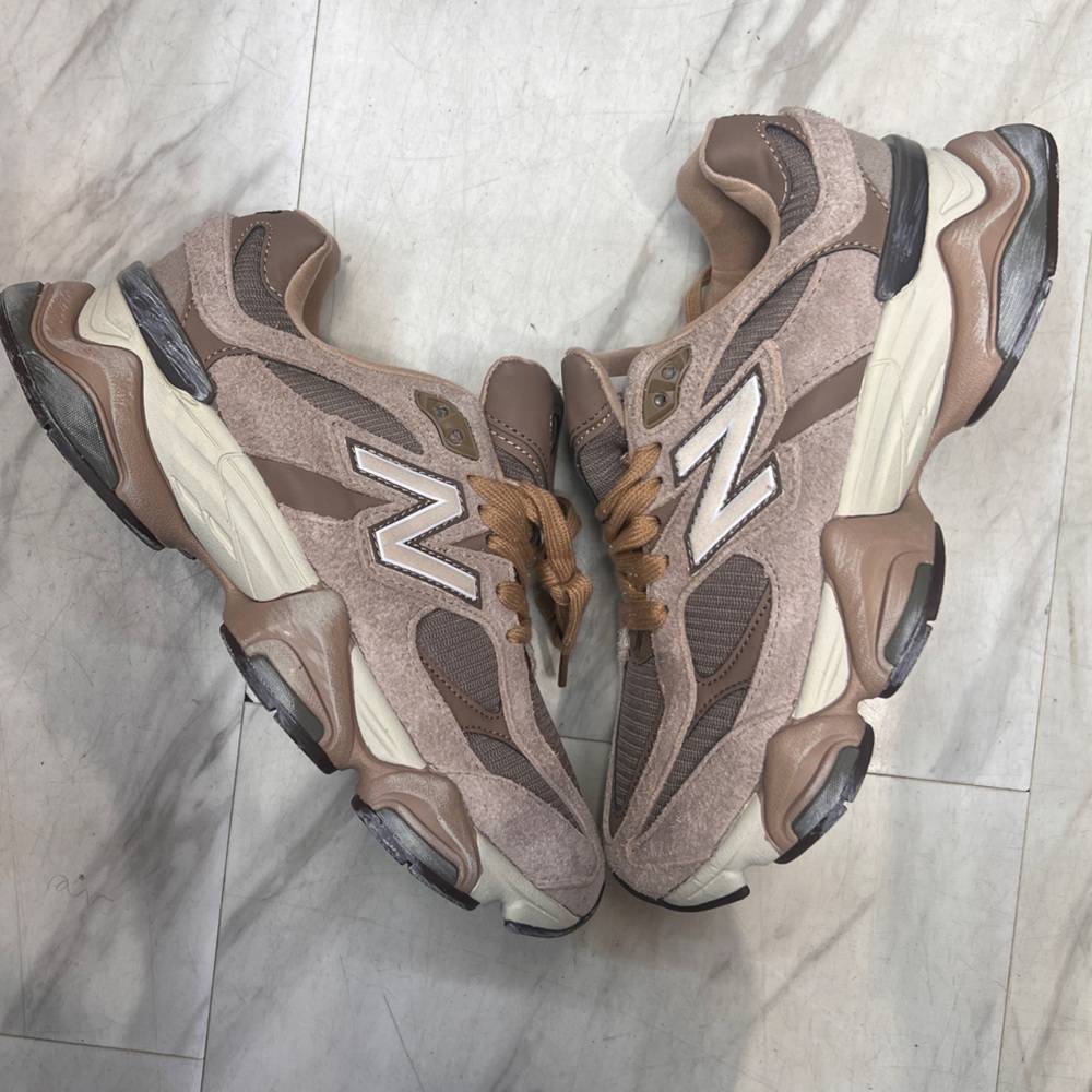 (Men’s )New Balance 9060 Mushroom Timberwolf - Picture 3 of 10